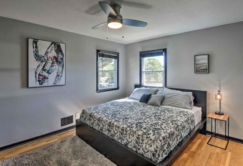 Kansas City Split Level Home, Near Stadiums!