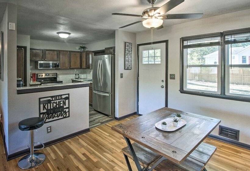 Kansas City Split Level Home, Near Stadiums!