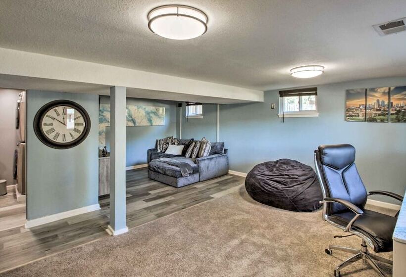 Kansas City Split Level Home, Near Stadiums!