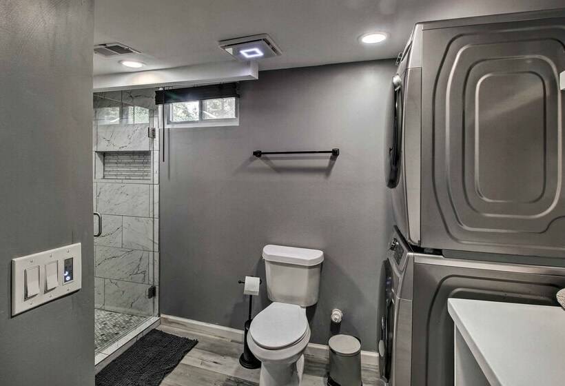 Kansas City Split Level Home, Near Stadiums!