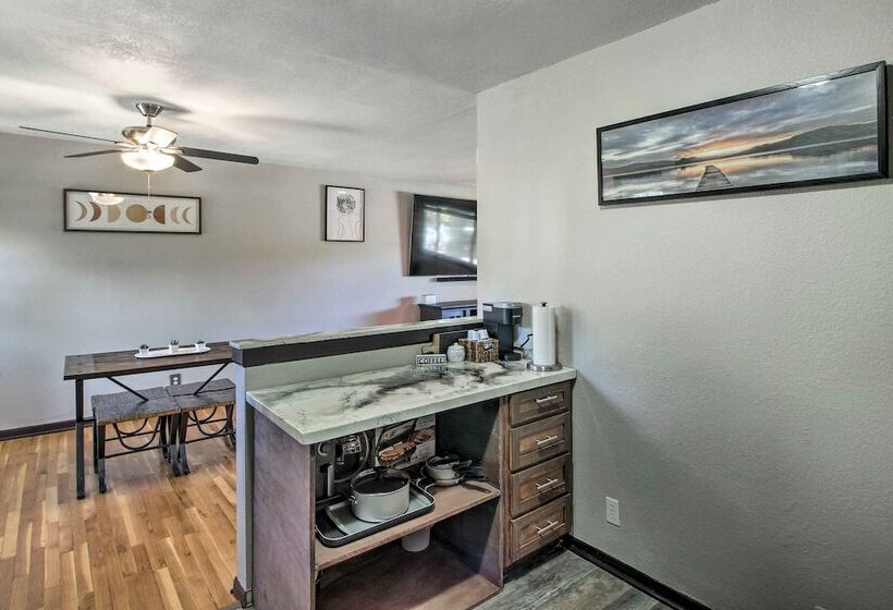 Kansas City Split Level Home, Near Stadiums!