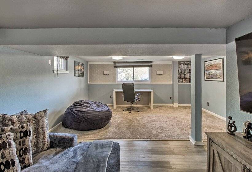 Kansas City Split Level Home, Near Stadiums!