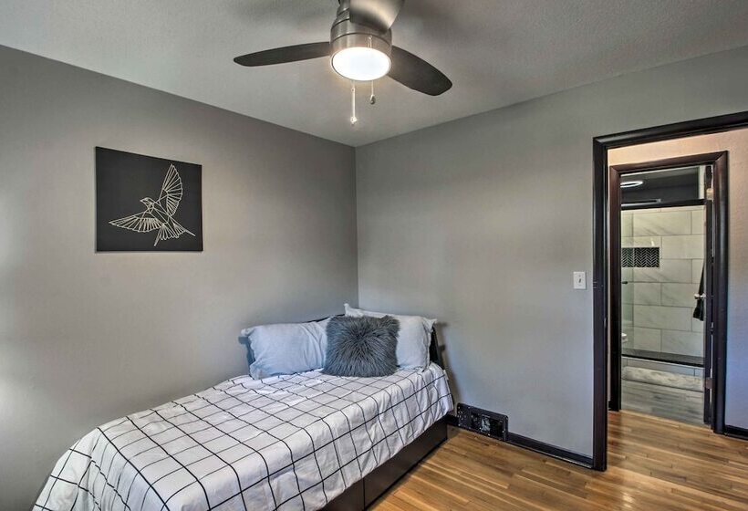 Kansas City Split Level Home, Near Stadiums!