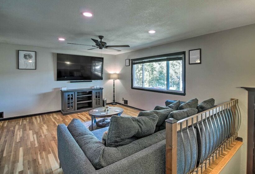 Kansas City Split Level Home, Near Stadiums!