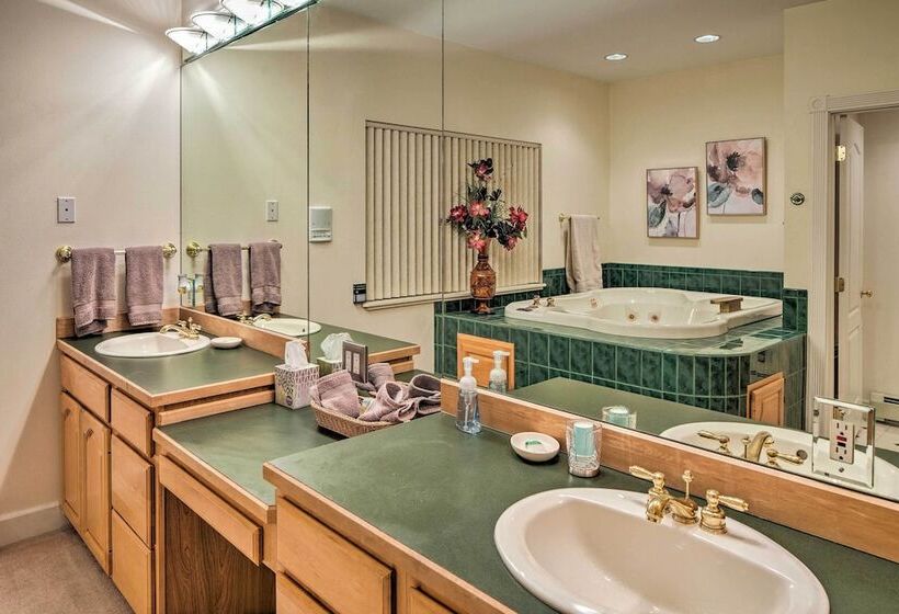 Ketchikan Home: Bay Views, 1/2 Mi To Hiking Trails