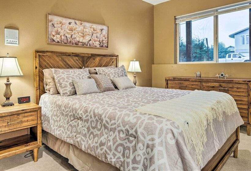 Ketchikan Home: Bay Views, 1/2 Mi To Hiking Trails