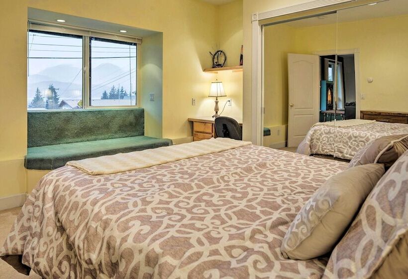 Ketchikan Home: Bay Views, 1/2 Mi To Hiking Trails