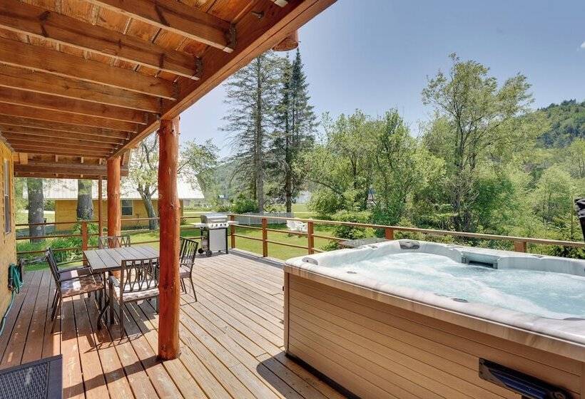 Killington Area Escape W/ Deck, Views & Hot Tub!