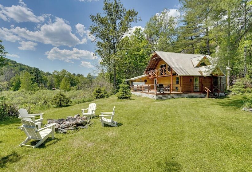 Killington Area Escape W/ Deck, Views & Hot Tub!