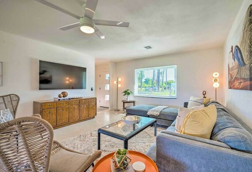 Waterfront Lake Dora Escape W/ Private Dock & Slip