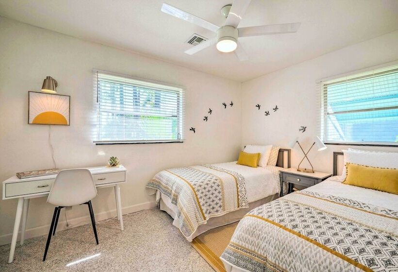 Waterfront Lake Dora Escape W/ Private Dock & Slip