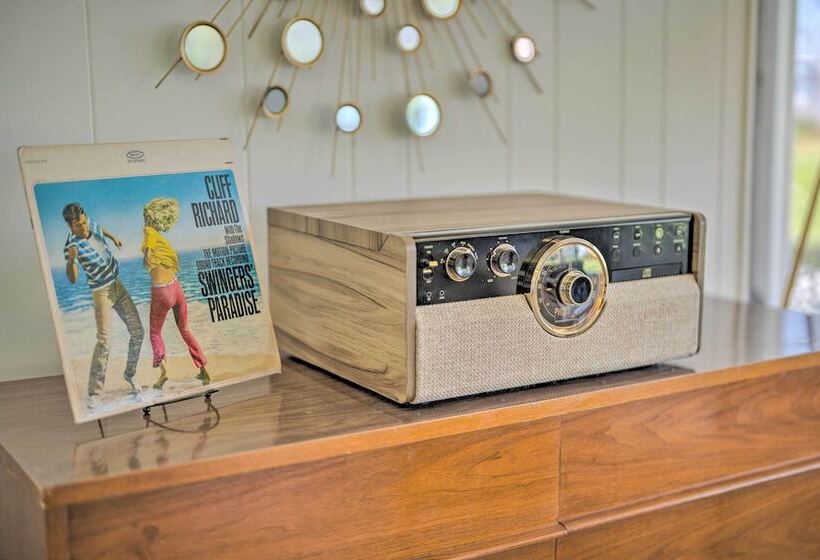 Waterfront Lake Dora Escape W/ Private Dock & Slip