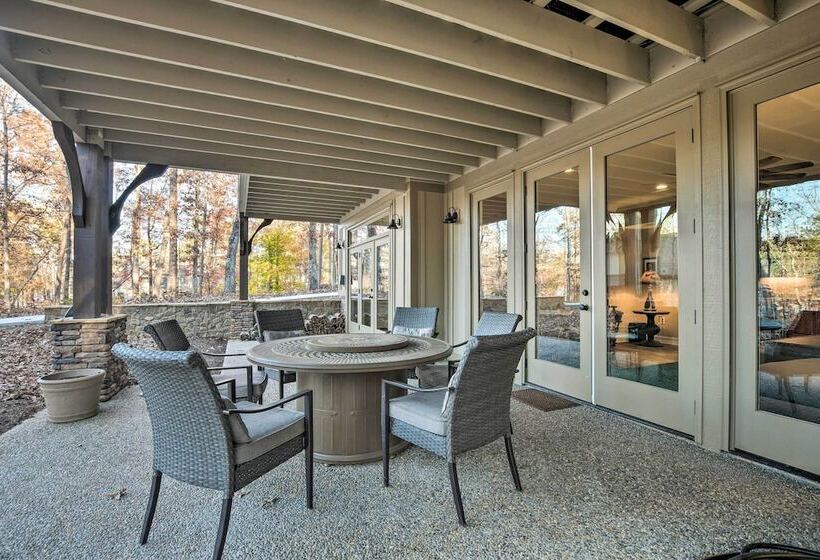 Lake Keowee Cottage W/ Deck & Private Dock!