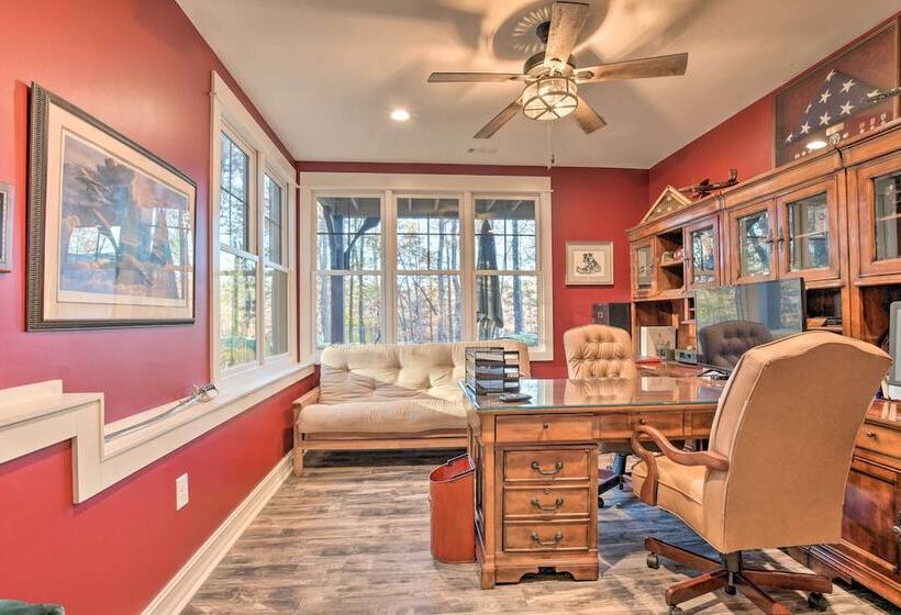 Lake Keowee Cottage W/ Deck & Private Dock!