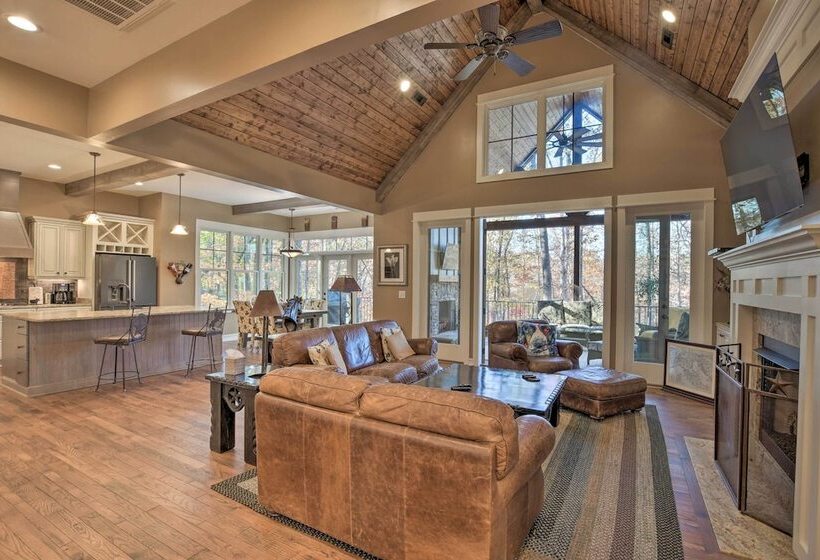 Lake Keowee Cottage W/ Deck & Private Dock!