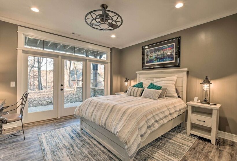 Lake Keowee Cottage W/ Deck & Private Dock!