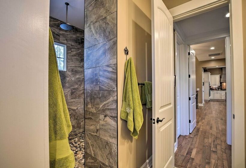 Lake Keowee Cottage W/ Deck & Private Dock!