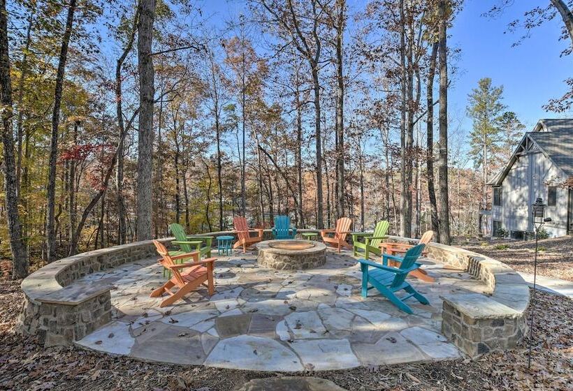 Lake Keowee Cottage W/ Deck & Private Dock!