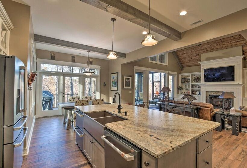 Lake Keowee Cottage W/ Deck & Private Dock!