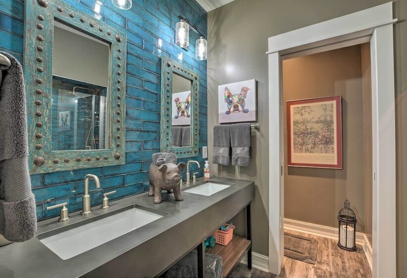 Lake Keowee Cottage W/ Deck & Private Dock!