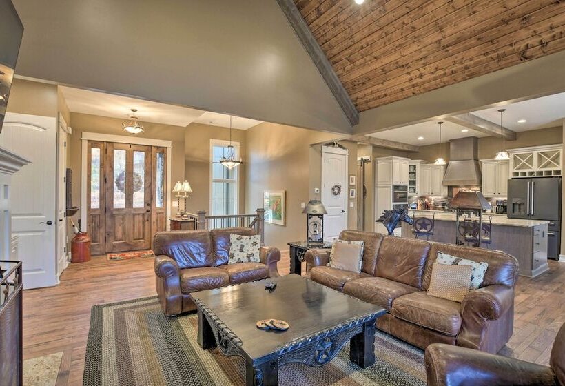 Lake Keowee Cottage W/ Deck & Private Dock!