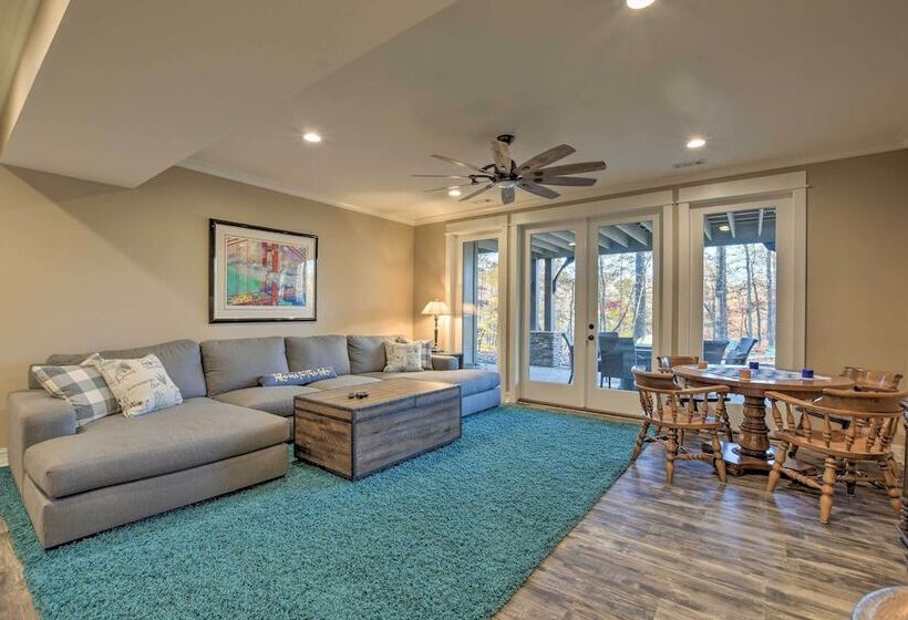 Lake Keowee Cottage W/ Deck & Private Dock!