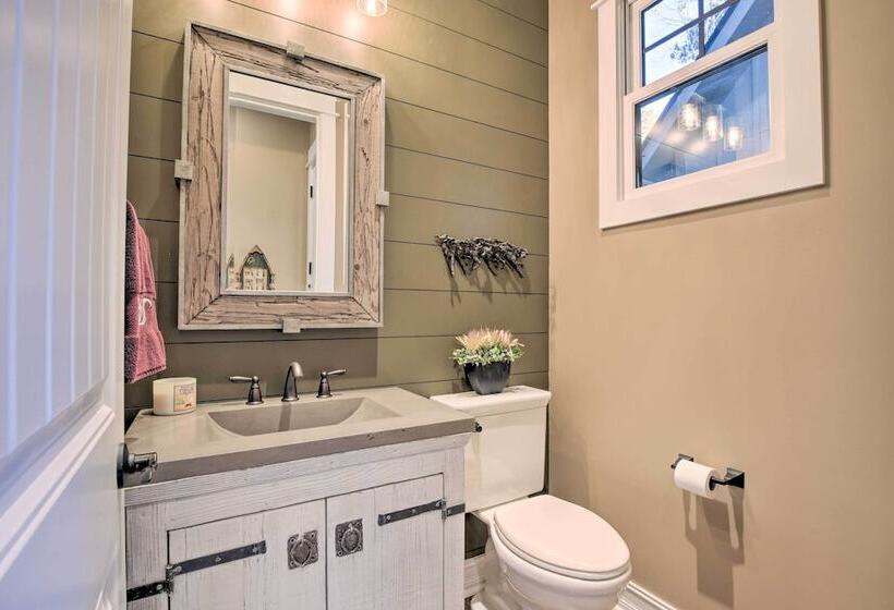 Lake Keowee Cottage W/ Deck & Private Dock!