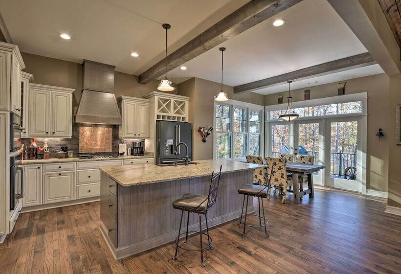 Lake Keowee Cottage W/ Deck & Private Dock!