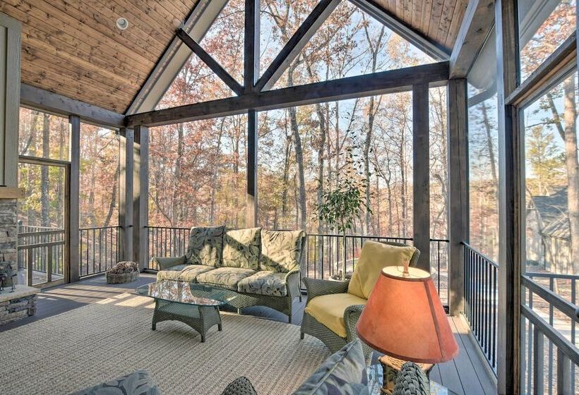 Lake Keowee Cottage W/ Deck & Private Dock!