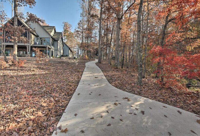 Lake Keowee Cottage W/ Deck & Private Dock!