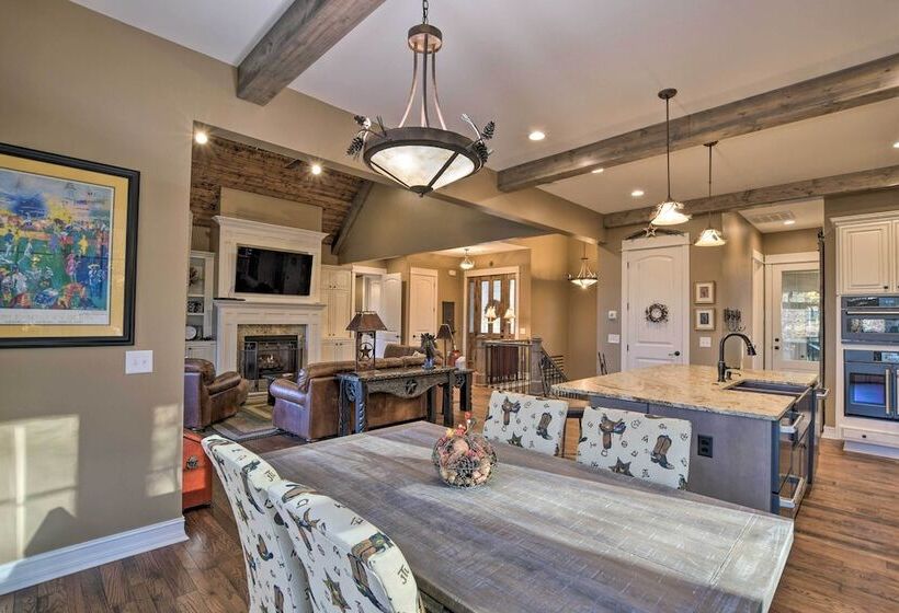 Lake Keowee Cottage W/ Deck & Private Dock!