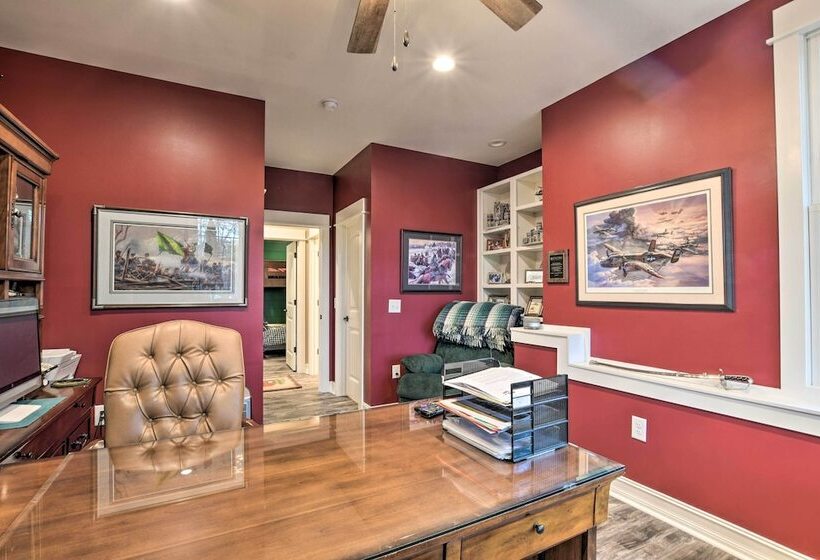 Lake Keowee Cottage W/ Deck & Private Dock!