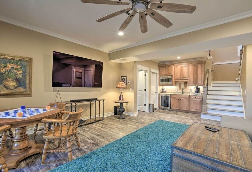 Lake Keowee Cottage W/ Deck & Private Dock!