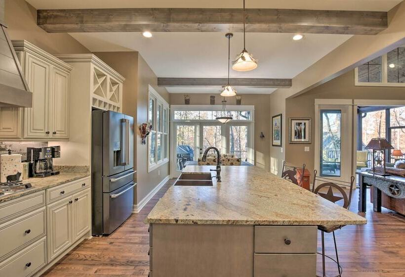 Lake Keowee Cottage W/ Deck & Private Dock!