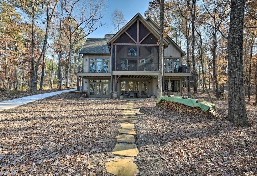 Lake Keowee Cottage W/ Deck & Private Dock!