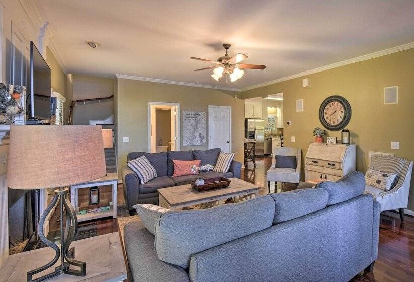 Lake Keowee Escape W/ Dock, Deck & Lake Access!