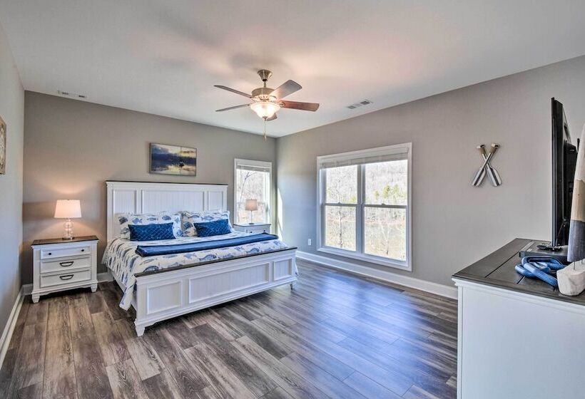 Lake Keowee Getaway: Boat Dock, Deck, Grill!
