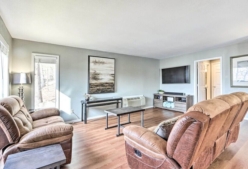 < 1 Mi To Margaritaville Resort: Osage Beach Home!