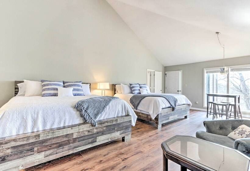 < 1 Mi To Margaritaville Resort: Osage Beach Home!