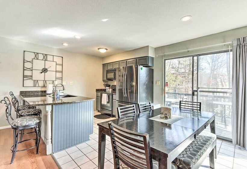 < 1 Mi To Margaritaville Resort: Osage Beach Home!