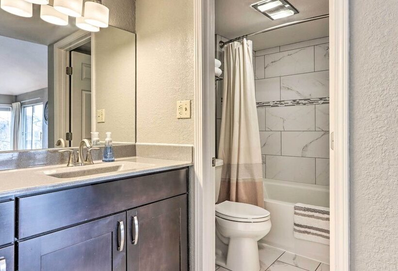 < 1 Mi To Margaritaville Resort: Osage Beach Home!