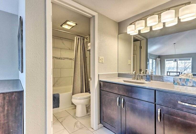 < 1 Mi To Margaritaville Resort: Osage Beach Home!