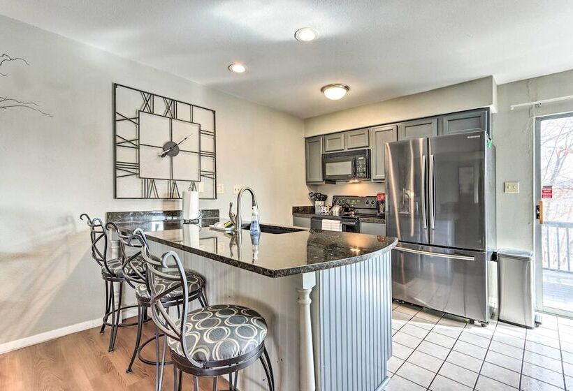 < 1 Mi To Margaritaville Resort: Osage Beach Home!