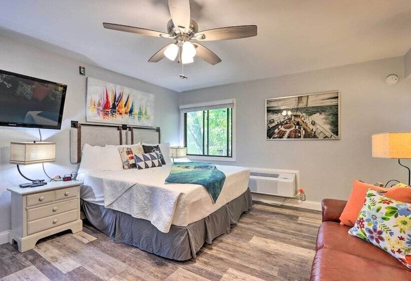 2 Mi To Margaritaville: Lake Of The Ozarks Home!