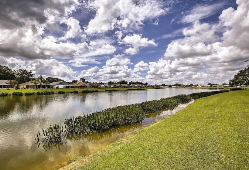 Lakefront Brandon Home W/ Patio & Screened Lanai!