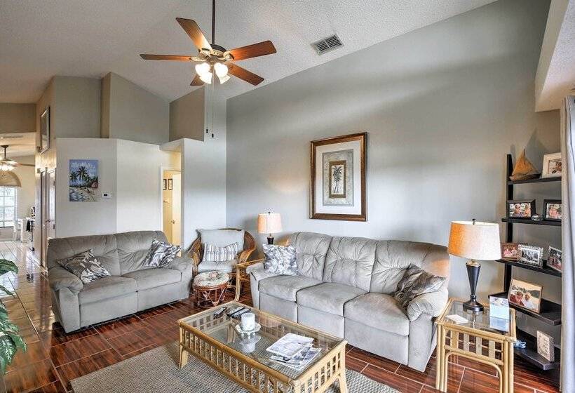 Lakefront Brandon Home W/ Patio & Screened Lanai!