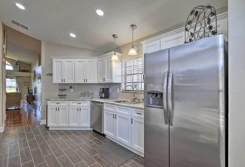 Lakefront Brandon Home W/ Patio & Screened Lanai!