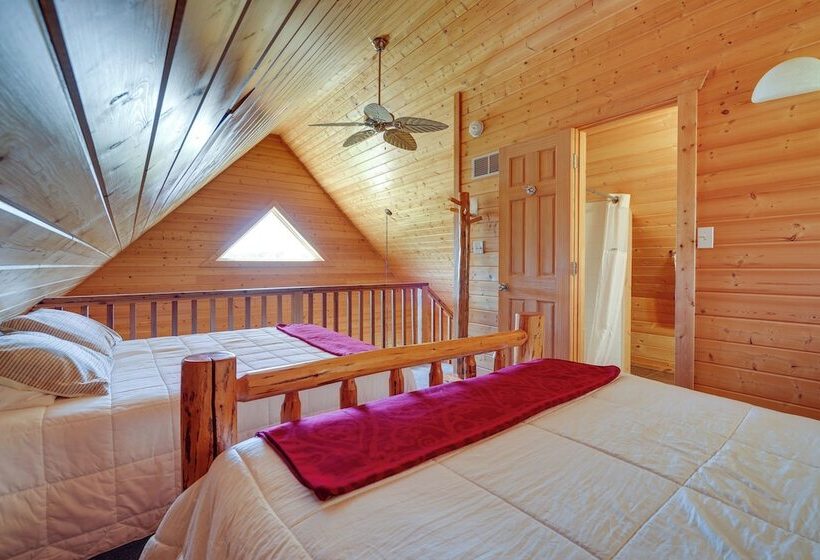 Lakefront Columbia Cabin W/ Porch & Shared Dock