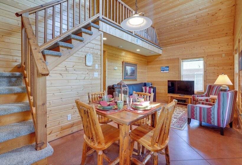 Lakefront Columbia Cabin W/ Porch & Shared Dock
