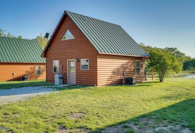 Lakefront Columbia Cabin W/ Porch & Shared Dock